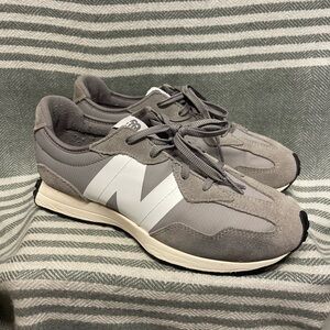 New Balance 327 Marblehead Sneakers size 7‎